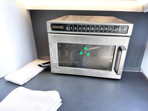 COMMERCIAL MICROWAVE – Menumaster CRC21T2RLPR – Excellent Condition – Tested & Working! - Image 5 of 7