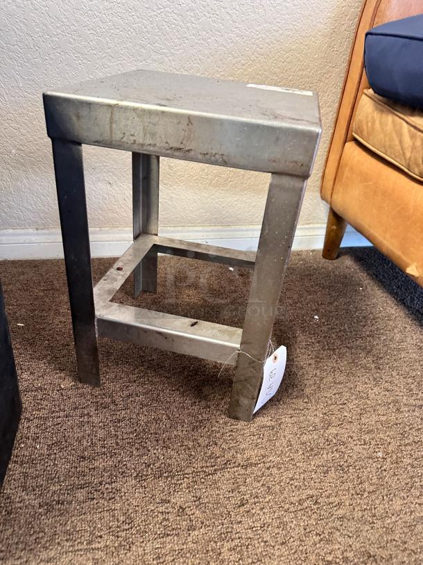 STAINLESS STEEL EQUIPMENT STAND – Heavy-Duty – Good Condition – Code 39 – Tested & Solid! - Image 2 of 3
