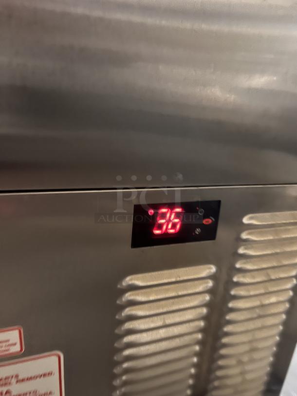 Brand New! Silver King Refrigerator Table, Top Glass Display Case
Model# SKDC48/C10
48 x 23-1/4 x 26-1/2 - Image 3 of 6