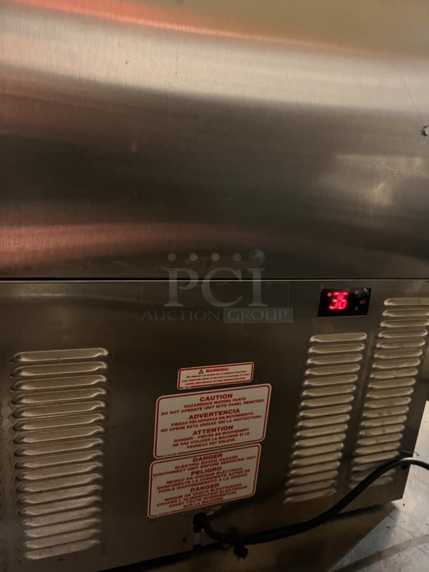 Brand New! Silver King Refrigerator Table, Top Glass Display Case
Model# SKDC48/C10
48 x 23-1/4 x 26-1/2 - Image 4 of 6