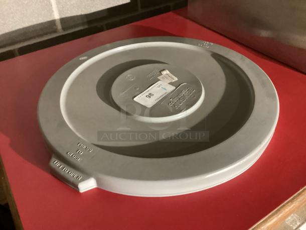 Continental Huskee 32 gallon trash can lid
Qty 1 - Image 2 of 2
