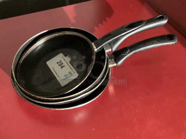 Mixed Lot of Frying Pans
Qty 4 - Image 1 of 1