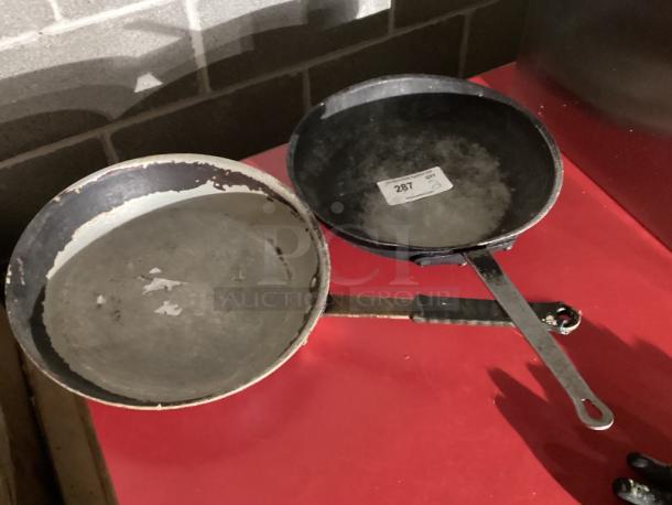 15" Frying Pans 
Qty 2
Your Bid x 2 - Image 1 of 1