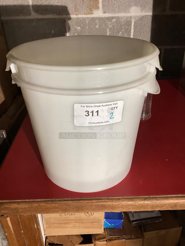 20 qt Food Storage Container 
Qty 2 
Your Bid x 2 - Image 1 of 1