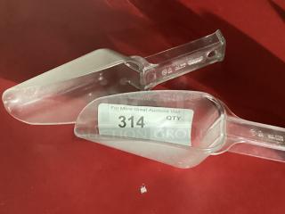 Plastic Ice/Ingredient Scoops 
Qty 2