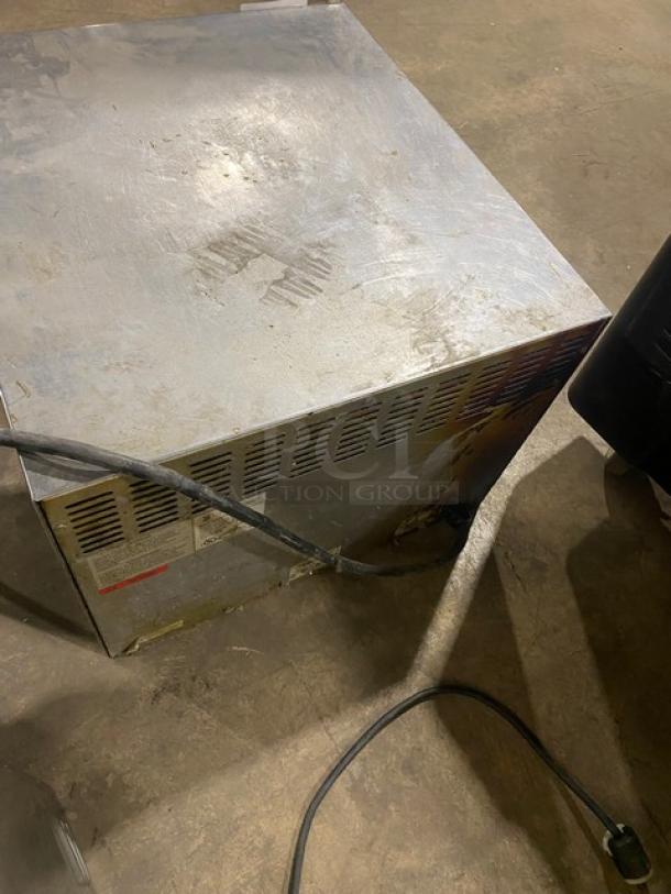 Bakers Pride Commercial Stainless Steel Electric Powered Countertop Pizza/Deck Oven! Model: P18 SN: 560050909007! 208/240V 1 Phase! Working When Removed! - Image 4 of 7