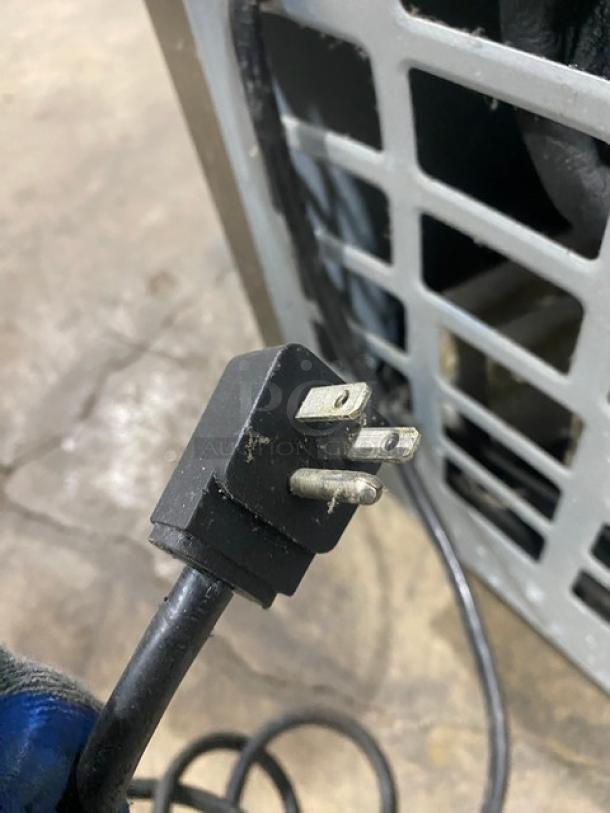 Everest Commercial Stainless Steel Solid Single Door Reach In Freezer! With Poly Coated Wire Rack! Model: EBF1 SN: BBF115060004! 115V 1 Phase! On Casters! - Image 8 of 8