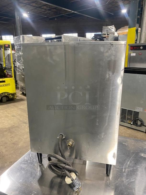 Fetco Extractor Series Commercial Stainless Steel Electric Powered Countertop Automatic Twin Coffee Brewer! With Brew Baskets! Model: CBS-2032! On Legs! - Image 3 of 8