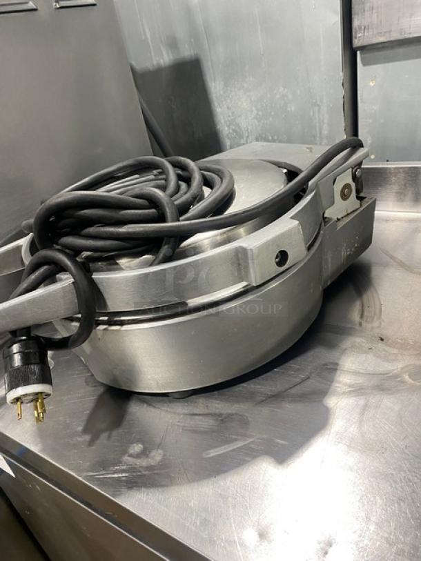 Caliente Industries Commercial Stainless Steel Electric Powered Countertop Tortilla Press Cooker/Warmer! Model: A1! 115-125/208-240V! - Image 3 of 8