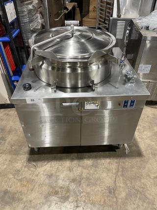 Crown Commercial Stainless Steel Direct Steam Powered 2/3 Jacketed Hydraulic-Tilt 30 Gal. Kettle! With Steam Control Valve & Deck Mount Fill Faucet! With 36" Enclosed Cabinet Base! Model: DMT-30 SN: AP-002506-4L-0722! On Legs!