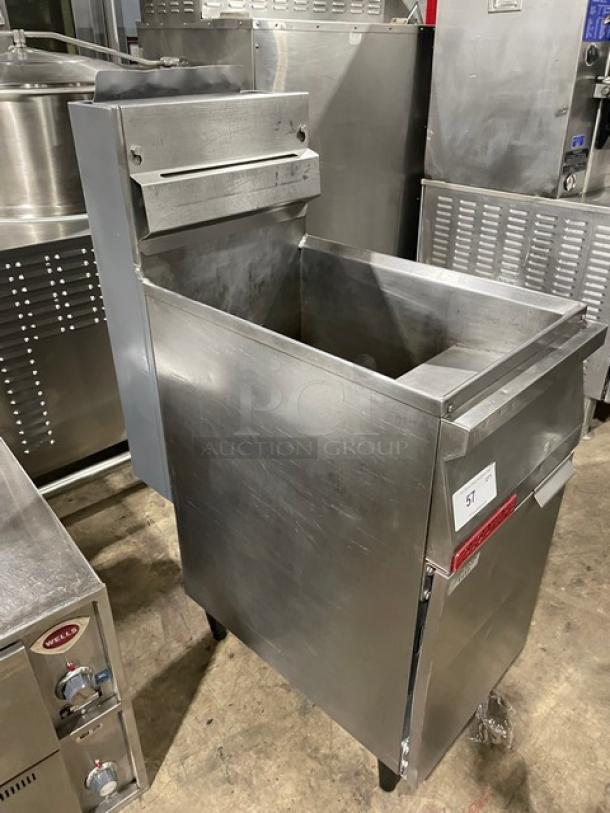 Cecilware Commercial Stainless Steel Natural Gas Powered 43 Lb. Deep Fat Fryer! With Back Splash & Basket Hanger! Model: FMP40! On Legs! - Image 2 of 8