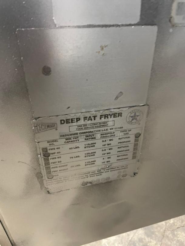 Cecilware Commercial Stainless Steel Natural Gas Powered 43 Lb. Deep Fat Fryer! With Back Splash & Basket Hanger! Model: FMP40! On Legs! - Image 7 of 8