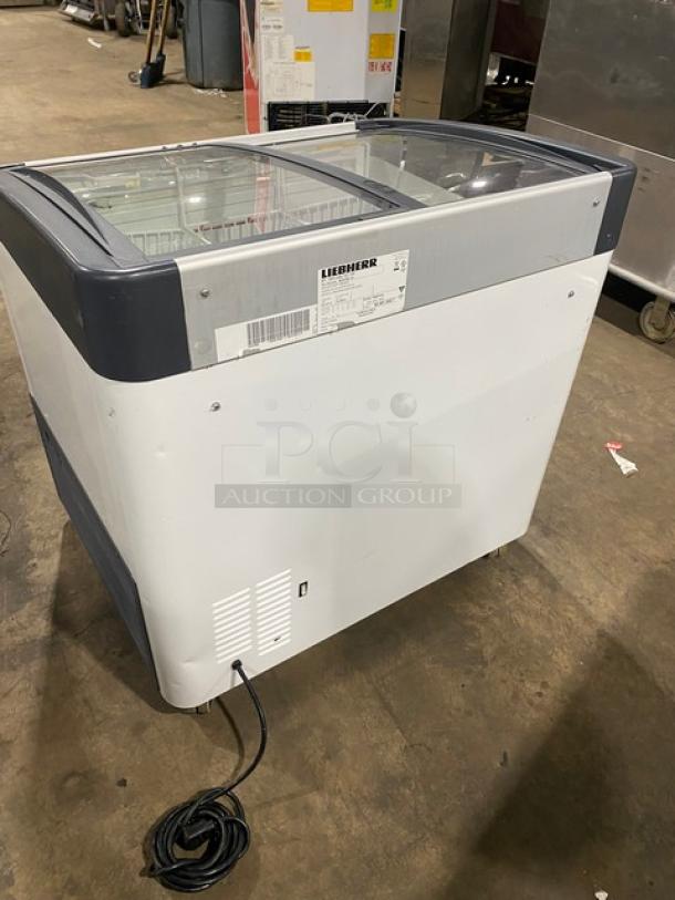 Liebherr Commercial White Curved Top Ice Cream/Frozen Yogurt Display Chest Freezer! With Double Top Sliding Glass Doors! With Poly Coated Wire Baskets! Model: EFI2053 SN: 0910782-10! 115V! On Casters! - Image 3 of 8