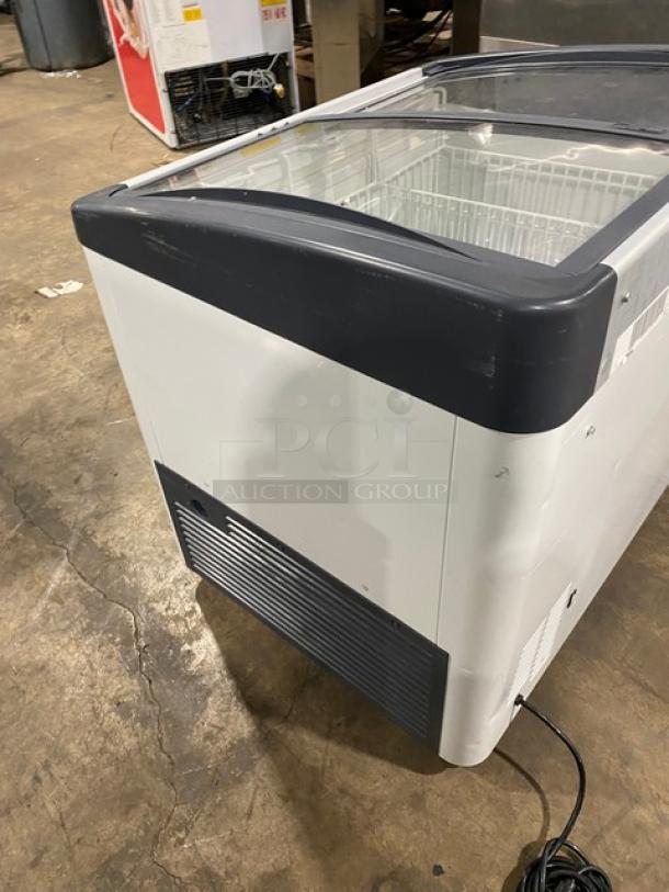 Liebherr Commercial White Curved Top Ice Cream/Frozen Yogurt Display Chest Freezer! With Double Top Sliding Glass Doors! With Poly Coated Wire Baskets! Model: EFI2053 SN: 0910782-10! 115V! On Casters! - Image 4 of 8