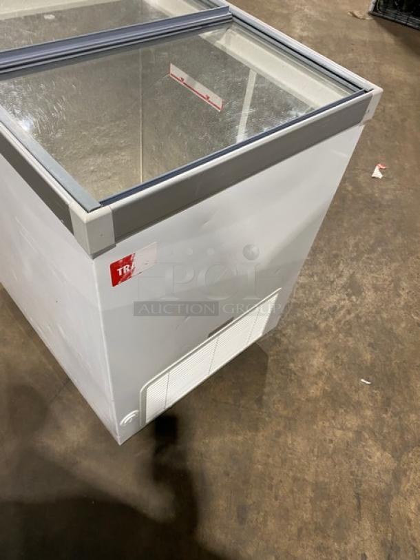 VestFrost Commercial White Flat-Top Ice Cream/Frozen Yogurt Display Chest Freezer! With Double Top Sliding Glass Doors! Model: SCF630 SN: 20133270436! 115V! On Casters! - Image 2 of 7