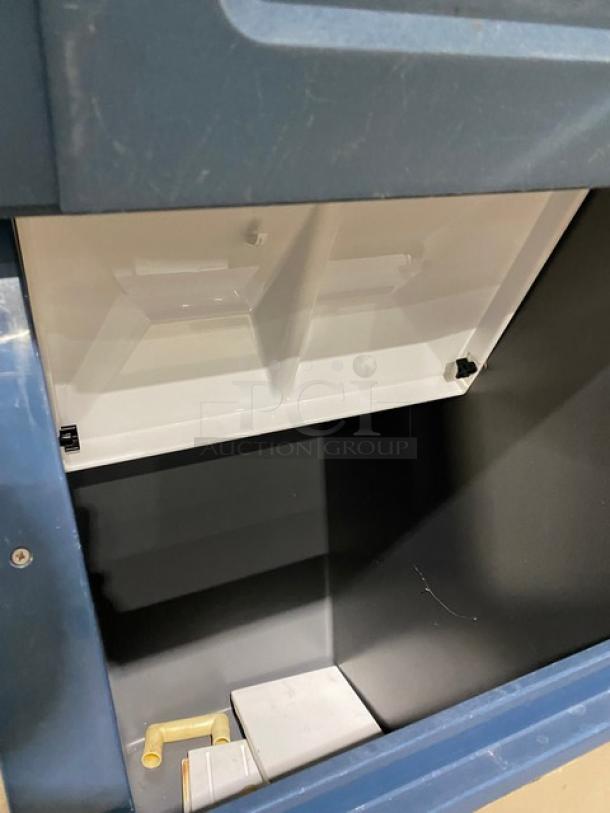 Blue-Air Commercial Stainless Steel Electric Powered Air-Cooled Cresent Cube Ice Making Machine Head/Storage Bin Combo! With Top Hinged Heavy-Duty Lid! Model: BLMI-500A/BLIB-300S_BA126 SN: BIB3A94NB00015! 115V 1 Phase! On Legs! - Image 6 of 9