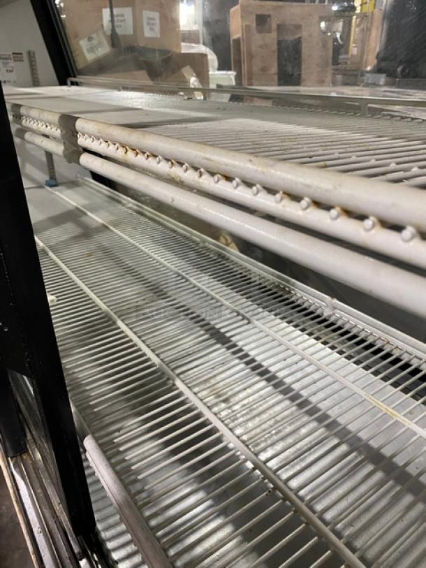 True Commercial White Slanted Glass Refrigerated Serve-Over Deli Meat Merchandiser Display Showcase! With Poly Coated Wire Racks! With Rear Access Triple Sliding Glass Doors! Model: TSID-72-3 SN: 1-4377737! 115V 1 Phase! On Casters! - Image 5 of 8