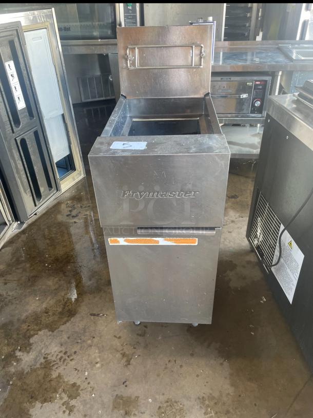 DEEP FRYER 40LBS,
NATURAL GAS. - Image 1 of 6