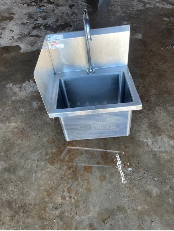 HAND SINK, 14 in - Image 1 of 3