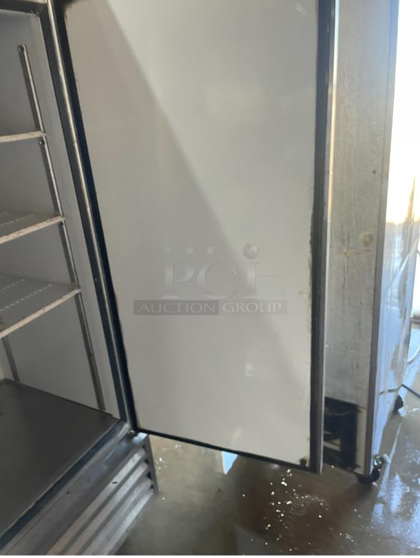 BEVERAGE AIR 2 DOOR REFRIGERATOR, ON CASTERS. - Image 3 of 7