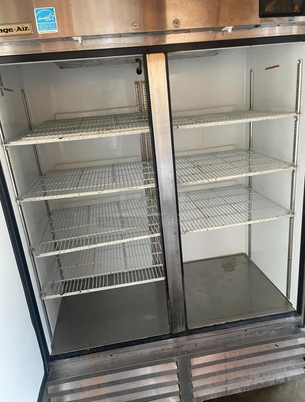 BEVERAGE AIR 2 DOOR REFRIGERATOR, ON CASTERS. - Image 4 of 7