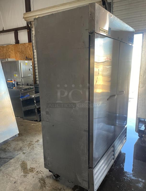 BEVERAGE AIR 2 DOOR REFRIGERATOR, ON CASTERS. - Image 5 of 7
