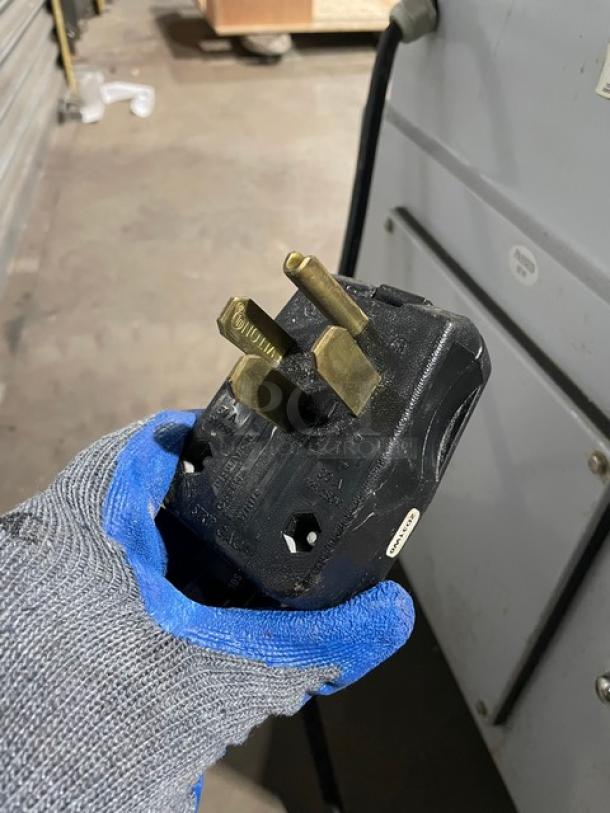 WOW! Omcan! 2020 Late Model! Commercial Heavy Duty Electric Powered Spiral Dough Mixer! With Stainless Steel Bowl Guard & Mixing Bowl! With Spiral Dough Hook Attachment! Model: FM60 SN: 20020600023! 220V 3 Phase! WORKING WHEN REMOVED! - Image 9 of 11