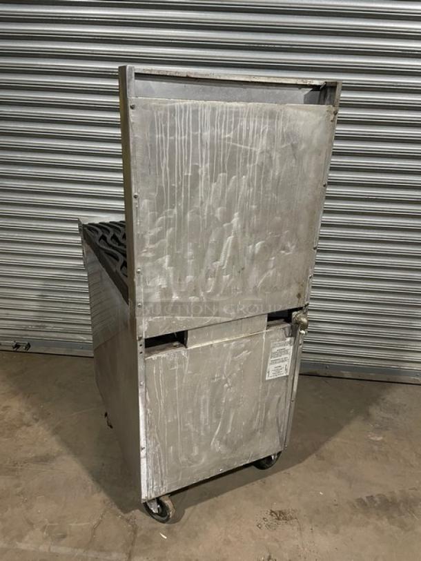 RARE FIND! Southbend! Late Model! Commercial Stainless Steel Natural Gas Powered 4 Burner Range/Oven Combo! With Non-Clog Wavy Grates! With Back Splash! With Wire Oven Rack! Model: 4242E SN: 17C61665! On Casters! WORKING WHEN REMOVED! - Image 3 of 12