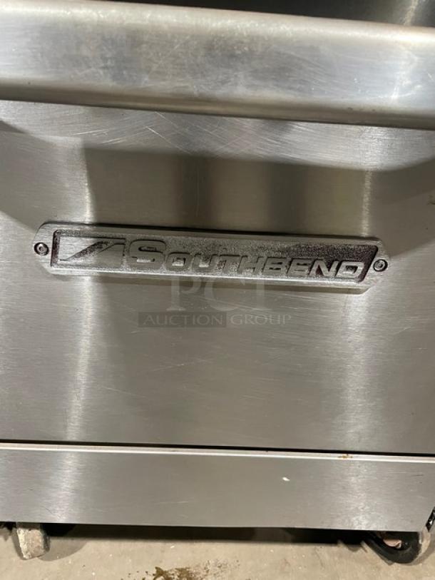RARE FIND! Southbend! Late Model! Commercial Stainless Steel Natural Gas Powered 4 Burner Range/Oven Combo! With Non-Clog Wavy Grates! With Back Splash! With Wire Oven Rack! Model: 4242E SN: 17C61665! On Casters! WORKING WHEN REMOVED! - Image 7 of 12