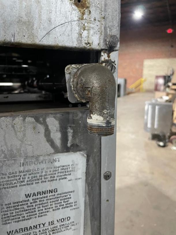 RARE FIND! Southbend! Late Model! Commercial Stainless Steel Natural Gas Powered 4 Burner Range/Oven Combo! With Non-Clog Wavy Grates! With Back Splash! With Wire Oven Rack! Model: 4242E SN: 17C61665! On Casters! WORKING WHEN REMOVED! - Image 9 of 12