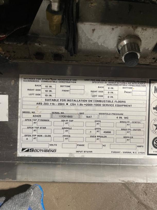 RARE FIND! Southbend! Late Model! Commercial Stainless Steel Natural Gas Powered 4 Burner Range/Oven Combo! With Non-Clog Wavy Grates! With Back Splash! With Wire Oven Rack! Model: 4242E SN: 17C61665! On Casters! WORKING WHEN REMOVED! - Image 10 of 12