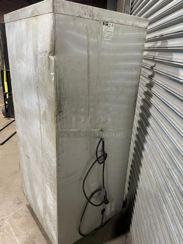 Metro Flavor Hold Series Commercial Single Section Half Door Insulated Mobile Heated Holding/Proofing Cabinet! With Wide Pan Holding Panels! Model: C199-H(1)N SN: 28595! 120V! On Casters! - Image 3 of 12