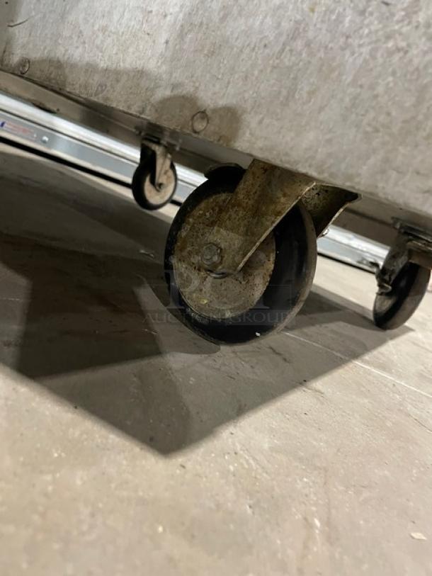 Metro Flavor Hold Series Commercial Single Section Half Door Insulated Mobile Heated Holding/Proofing Cabinet! With Wide Pan Holding Panels! Model: C199-H(1)N SN: 28595! 120V! On Casters! - Image 11 of 12