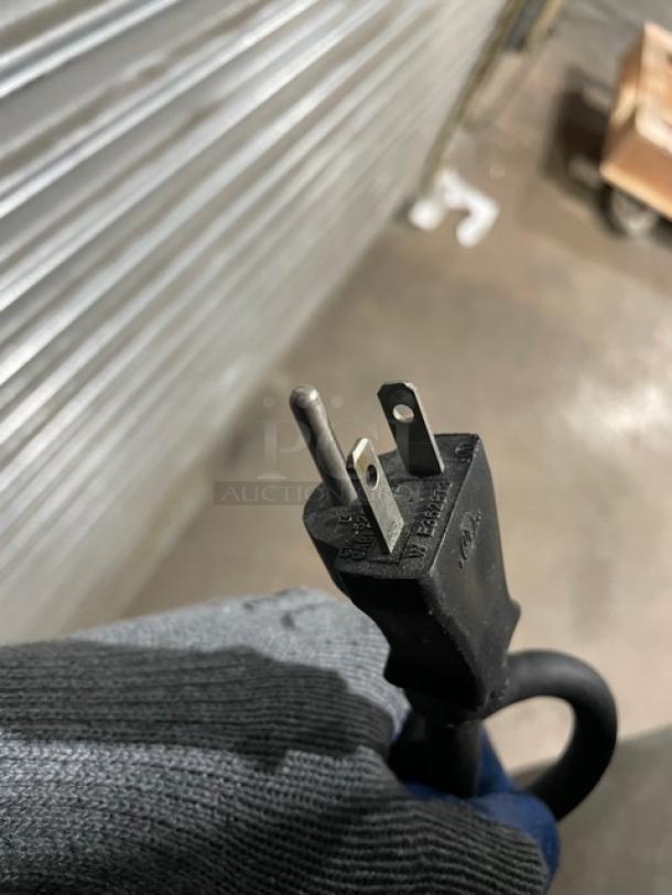 Alto-Shaam! 2021 Late Model! Halo Heat Series Commercial Stainless Steel Dutch Door Dual Compartment Mobile Heated Holding/Proofing Cabinet! With Universal Holding Racks! Model: 1200-UP SN: 3040338-5! 120V 1 Phase! On Casters! - Image 9 of 12