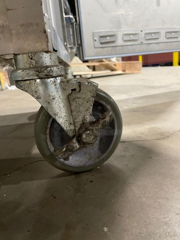 Alto-Shaam! 2021 Late Model! Halo Heat Series Commercial Stainless Steel Dutch Door Dual Compartment Mobile Heated Holding/Proofing Cabinet! With Universal Holding Racks! Model: 1200-UP SN: 3040338-5! 120V 1 Phase! On Casters! - Image 10 of 12