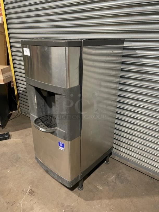 Manitowoc Commercial Stainless Steel Ice Dispensing Storage Bin! Model: QPA160 SN: 040567311! 120V 1 Phase! On Legs! - Image 2 of 10