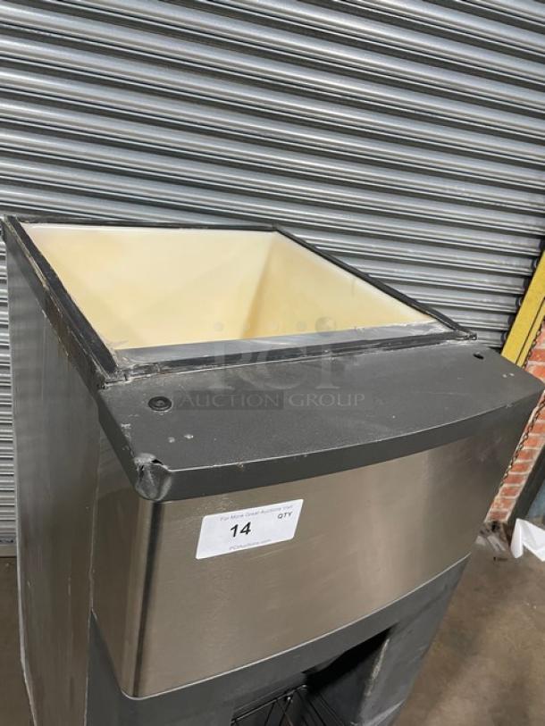 Manitowoc Commercial Stainless Steel Ice Dispensing Storage Bin! Model: QPA160 SN: 040567311! 120V 1 Phase! On Legs! - Image 7 of 10