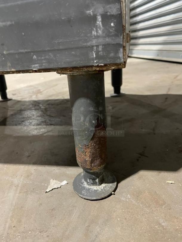 Manitowoc Commercial Stainless Steel Ice Dispensing Storage Bin! Model: QPA160 SN: 040567311! 120V 1 Phase! On Legs! - Image 9 of 10