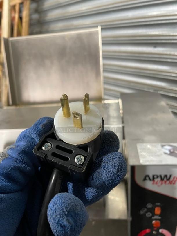 APW Wyott Commercial Stainless Steel Electric Powered Countertop Vertical Conveyor Bun Grill/Toaster! Model: M-95-2 SN: M9520821A0040! 208V 1 Phase! On Legs! - Image 7 of 9