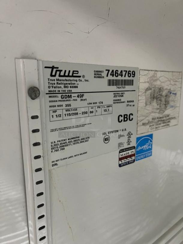 True Commerical Double Glass Swing Door Reach In Merchandiser Freezer! Energy Star Certified! With Adjustable Poly Coated Wire Racks! Model: GDM-49F SN: 7464769! 115/208-230V 1 Phase! On Casters! - Image 3 of 5