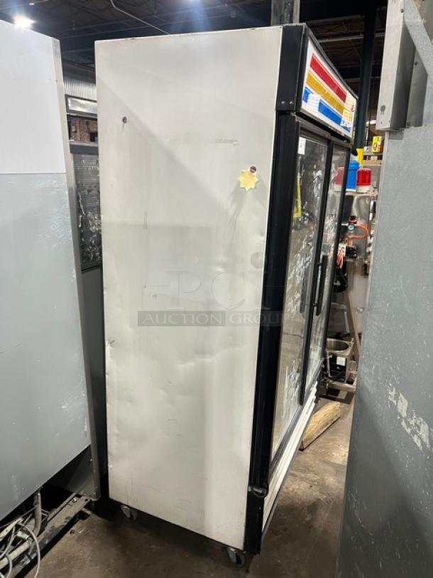 True Commerical Double Glass Swing Door Reach In Merchandiser Freezer! Energy Star Certified! With Adjustable Poly Coated Wire Racks! Model: GDM-49F SN: 7464769! 115/208-230V 1 Phase! On Casters! - Image 5 of 5