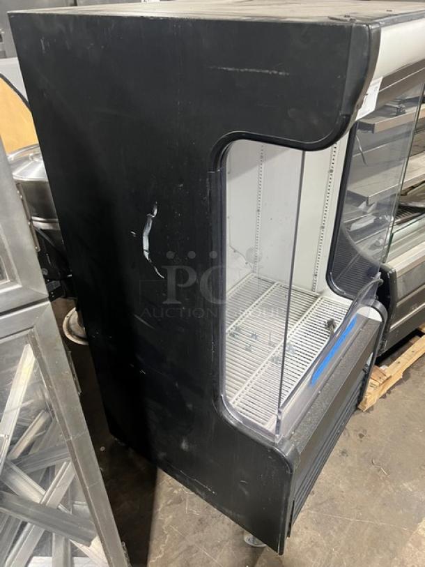 True Commercial Black Vertical Air-Curtain Refrigerated Open Grab-N-Go Merchandiser Display Case! Model: TAC-14GS SN:5175185! 115V 1 Phase!  On Legs! - Image 4 of 5