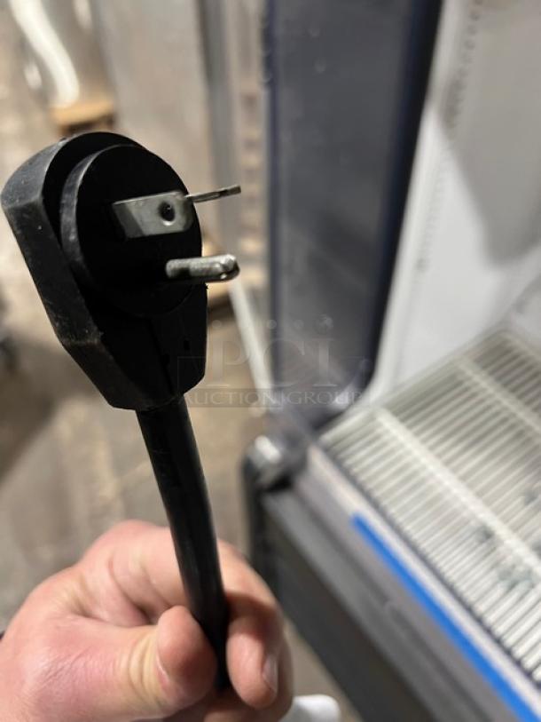 True Commercial Black Vertical Air-Curtain Refrigerated Open Grab-N-Go Merchandiser Display Case! Model: TAC-14GS SN:5175185! 115V 1 Phase!  On Legs! - Image 5 of 5