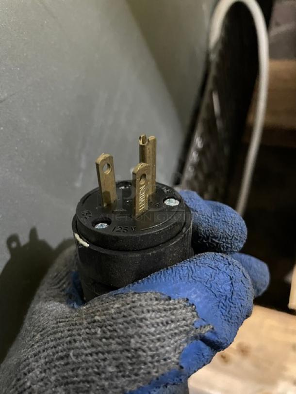 Turbo Air Commercial Black Vertical Air-Curtain Refrigerated Multi-Tier Open Grab-N-Go Merchandiser Display Case! With Stainless Steel Interior & Adjustable Shelves! Model: TOM-50(B) SN: TOM50143023! 120V 1 Phase! - Image 9 of 10