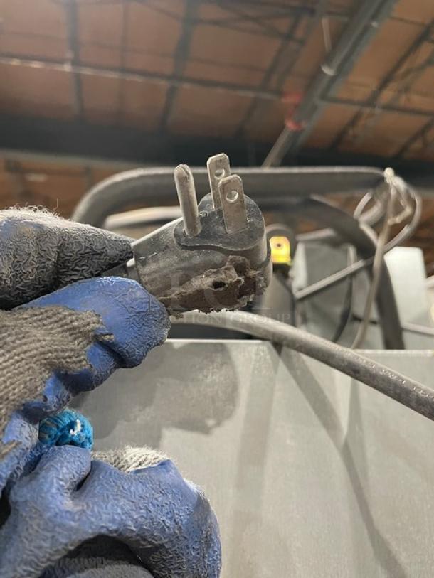 Continental Commercial Stainless Steel Solid 2 Door Reach In Refrigerator! With Poly Coated Wire Rack! Model: 2R SN: 14367341! 115V 1 Phase! On Casters! - Image 9 of 12