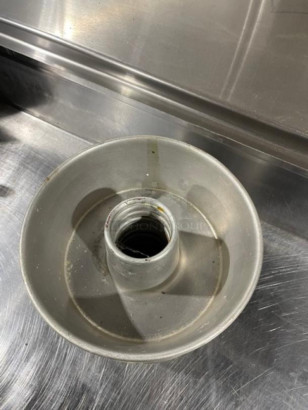 Commercial Round Tube/Bundt Cake Ring-Mold Baking Pans! 9X Your Bid! - Image 3 of 6