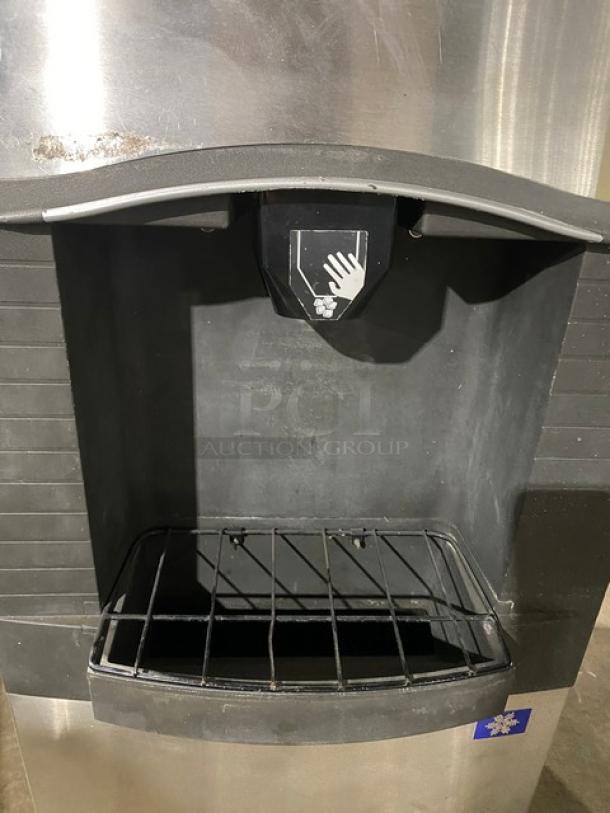 Manitowoc Commercial Stainless Steel Self-Contained Water-Cooled Dice Ice Making Machine Head! Model: SD0423W SN: 110679665! 115V 1 Phase! With Manitowoc Commercial Stainless Steel 120 Lb. Hotel Ice Dispenser Bin! With Push Dispenser & Drip Tray! Model: SPA-160 SN: 610067798! 115V 1 Phase! On Legs! ALL ONE MONEY! - Image 5 of 10