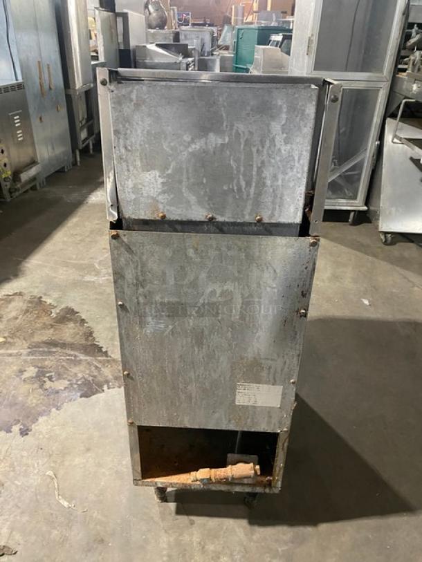 Southbend Commercial Stainless Steel Natural Gas Powered Deep Fat Fryer! With Back Splash & Basket Hanger! On Legs! - Image 3 of 9