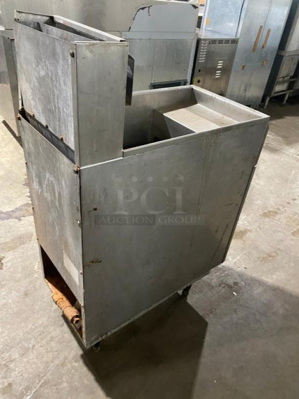 Southbend Commercial Stainless Steel Natural Gas Powered Deep Fat Fryer! With Back Splash & Basket Hanger! On Legs! - Image 4 of 9