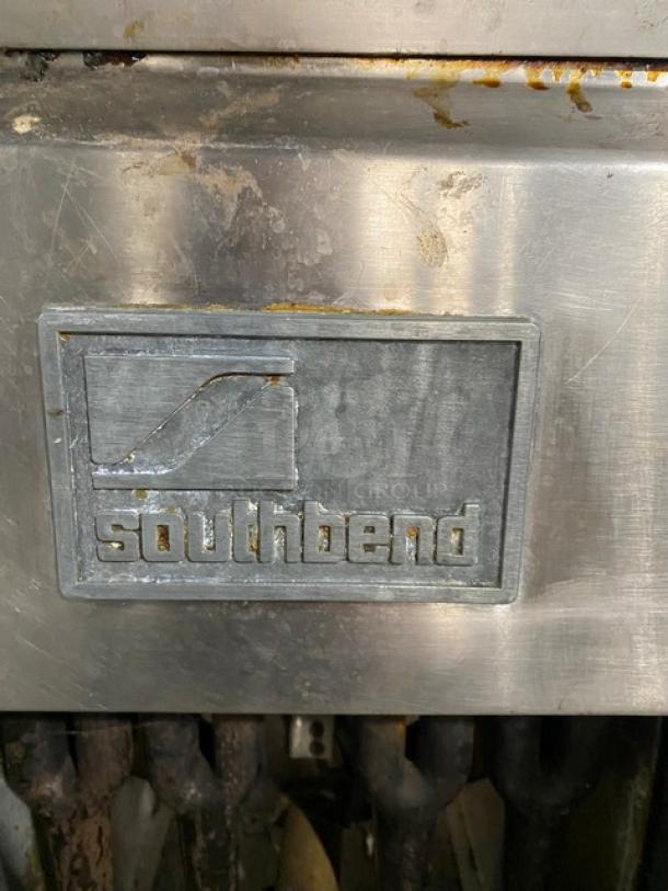 Southbend Commercial Stainless Steel Natural Gas Powered Deep Fat Fryer! With Back Splash & Basket Hanger! On Legs! - Image 7 of 9
